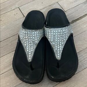 Skechers Black and Silver Women's Sandals. Sz 8.5 But fits like an 8